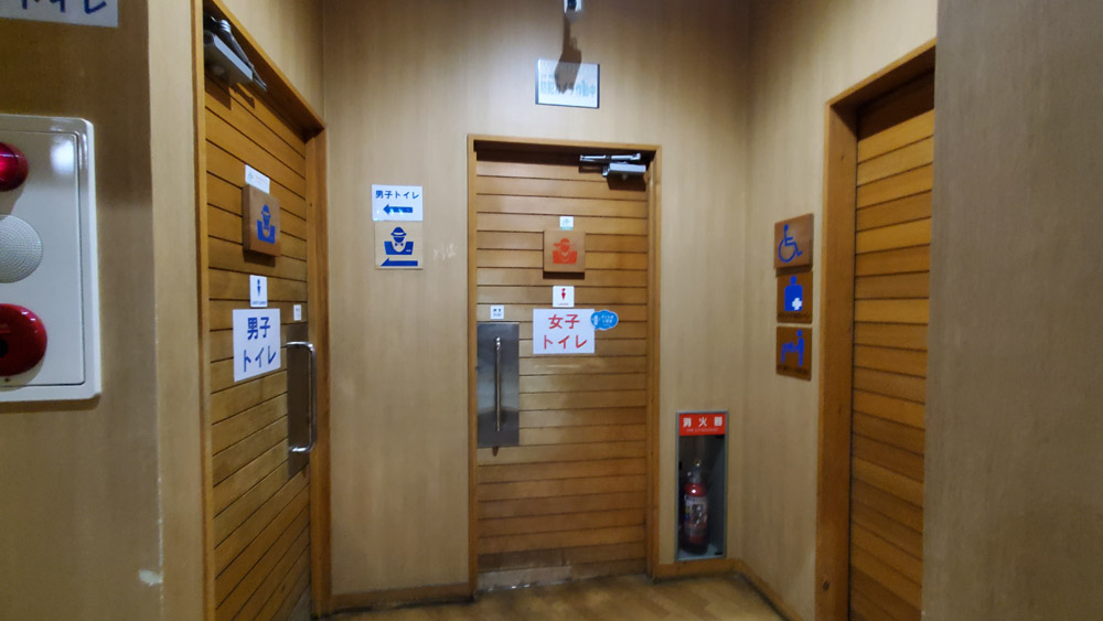 道の駅田園の里うりゅうトイレ入口