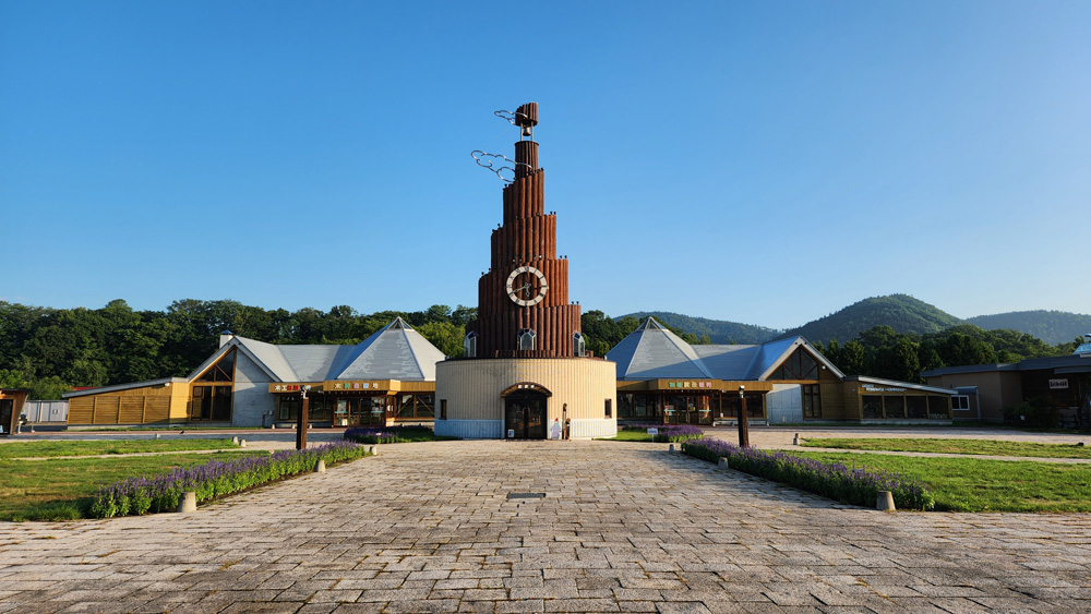 からくりハト時計塔「果夢林タワー」